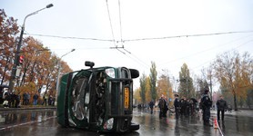 Пьяный милиционер влетел в маршрутку: пострадали 9 студентов. ФОТОрепортаж