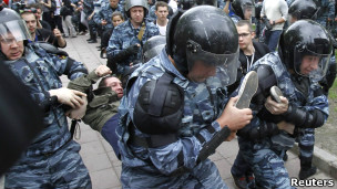 наступление на свободу собраний в России