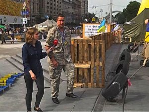 Без ретуши: Чем сейчас живет Майдан
