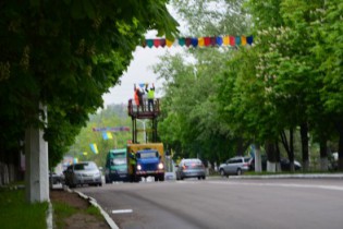 В Мариуполе украинскую символику приводят в порядок (ФОТОФАКТ)