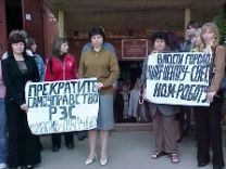 возле здания энергетиков РЭС в г.Алчевске
